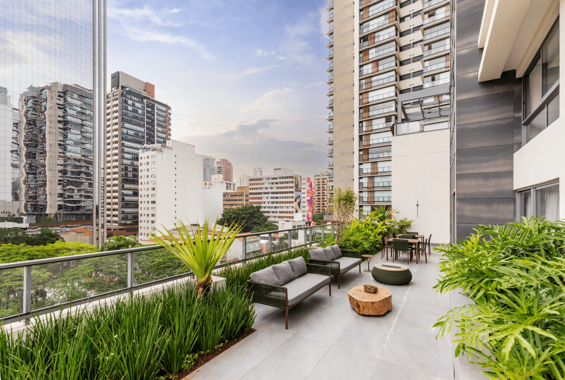 Lazer lounge externo do HUB Pinheiros – Comercial em Pinheiros, São Paulo