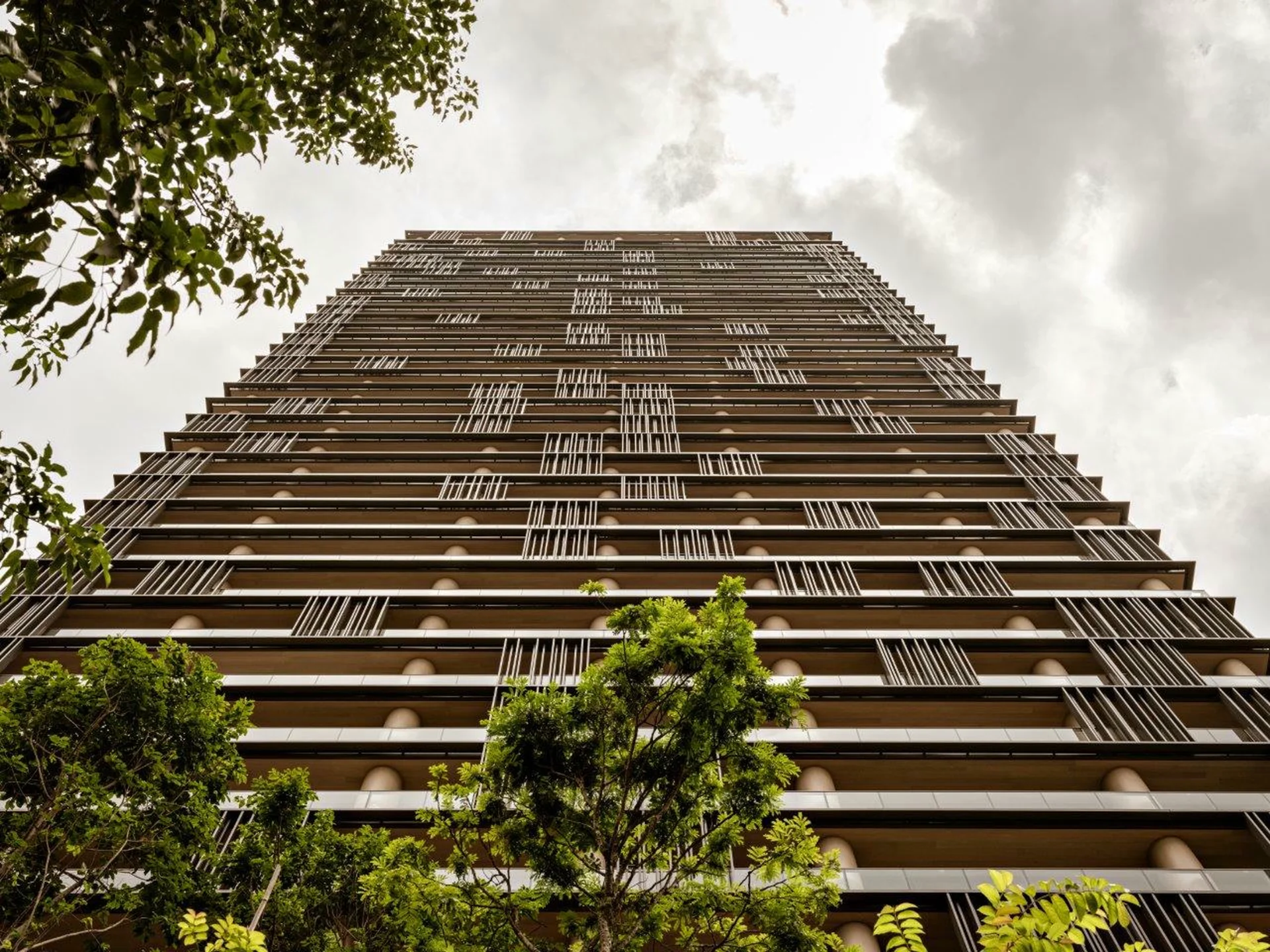 Fachada do Praça Henrique Monteiro, torre residencial de 33 andares na Rua Henrique Monteiro, em Pinheiros